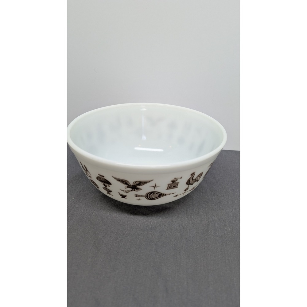 PYREX Early American Mixing Bowl 403 2.5 Qt White Brown Milk Glass Vintage